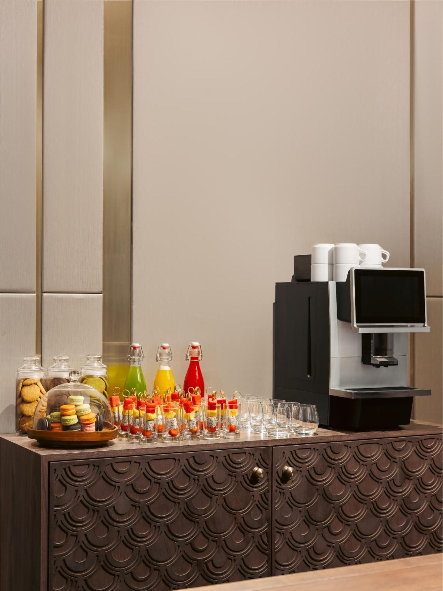 Melia Vinpearl Hue Hotel Buitenkant foto A coffee machine